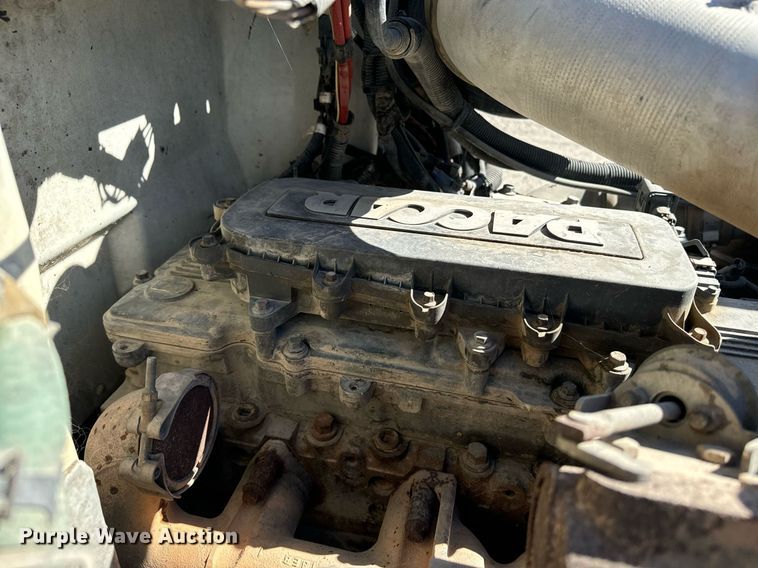 image for item EE7852 2009 Peterbilt 335 truck cab and chassis