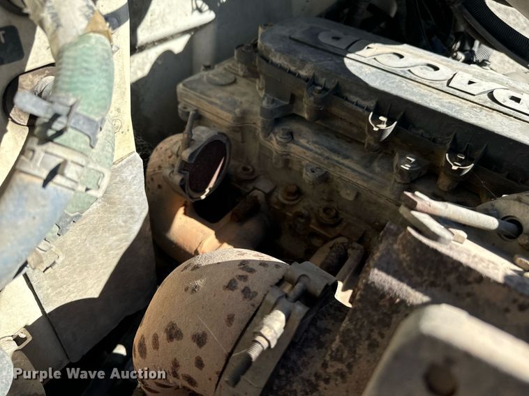 image for item EE7852 2009 Peterbilt 335 truck cab and chassis