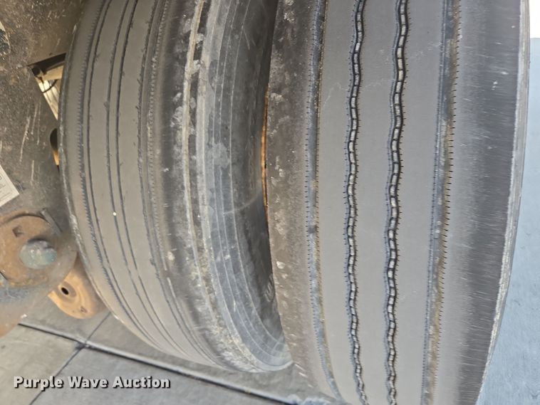 image for item EE8665 2008 Utility Trailer  dry van trailer