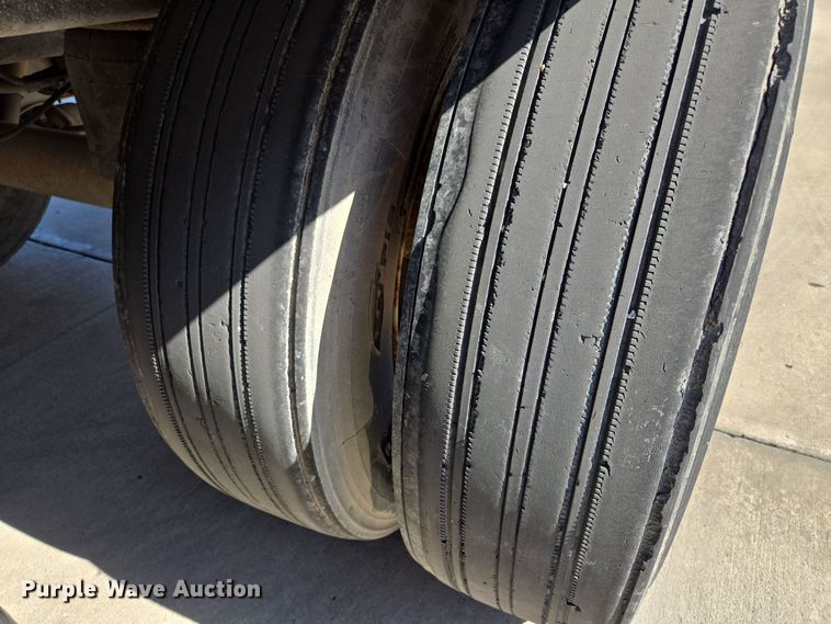 image for item EE8665 2008 Utility Trailer  dry van trailer