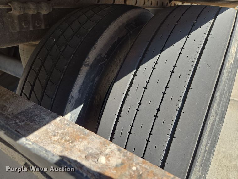 image for item EE8665 2008 Utility Trailer  dry van trailer