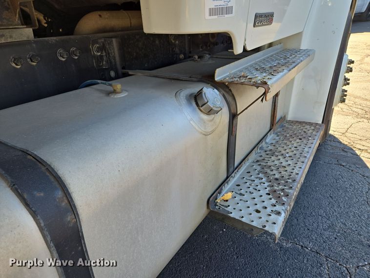 image for item EE8667 2012 Freightliner  Business Class M2 box truck