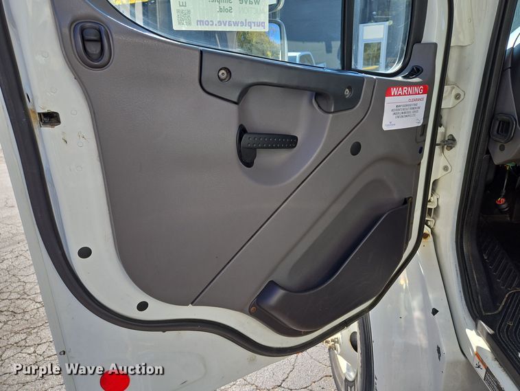 image for item EE8667 2012 Freightliner  Business Class M2 box truck