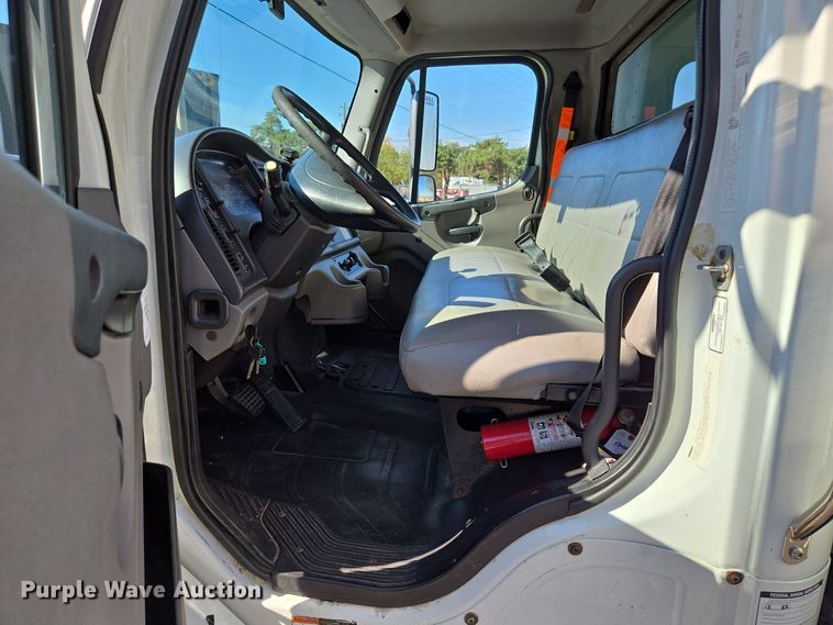 image for item EE8667 2012 Freightliner  Business Class M2 box truck