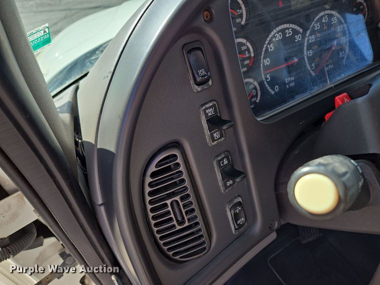 image for item EE8667 2012 Freightliner  Business Class M2 box truck