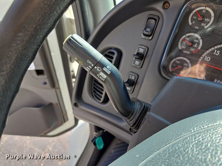 image for item EE8667 2012 Freightliner  Business Class M2 box truck