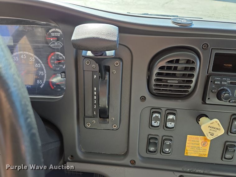 image for item EE8667 2012 Freightliner  Business Class M2 box truck