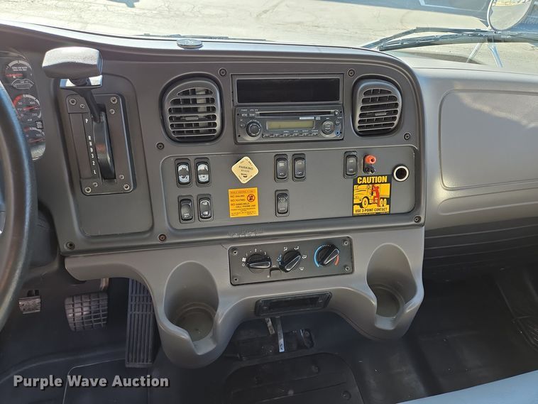 image for item EE8667 2012 Freightliner  Business Class M2 box truck