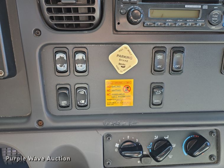 image for item EE8667 2012 Freightliner  Business Class M2 box truck