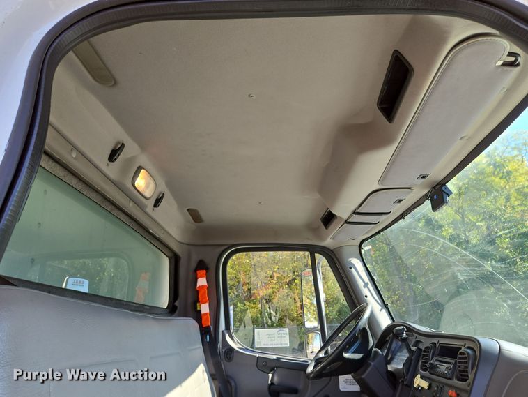 image for item EE8667 2012 Freightliner  Business Class M2 box truck