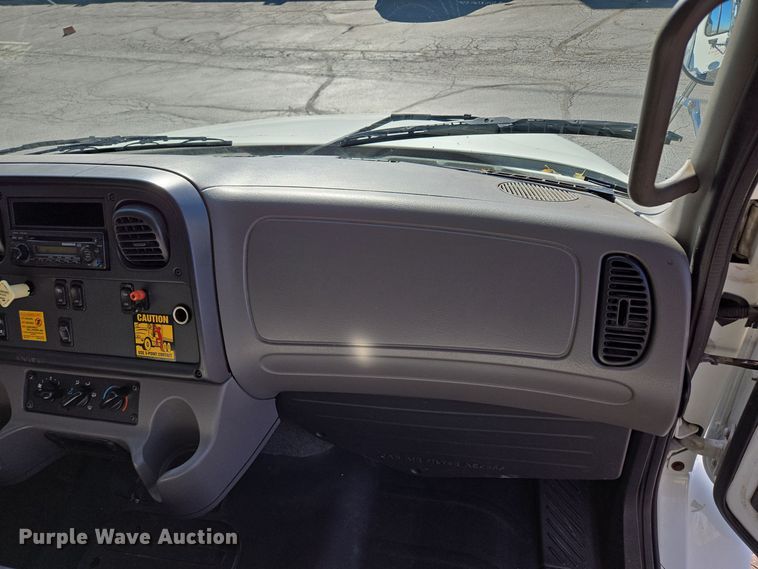 image for item EE8667 2012 Freightliner  Business Class M2 box truck