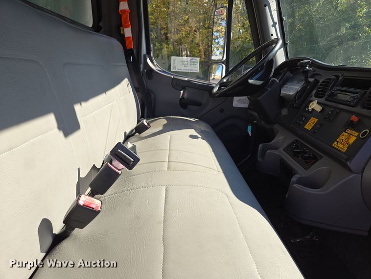 image for item EE8667 2012 Freightliner  Business Class M2 box truck