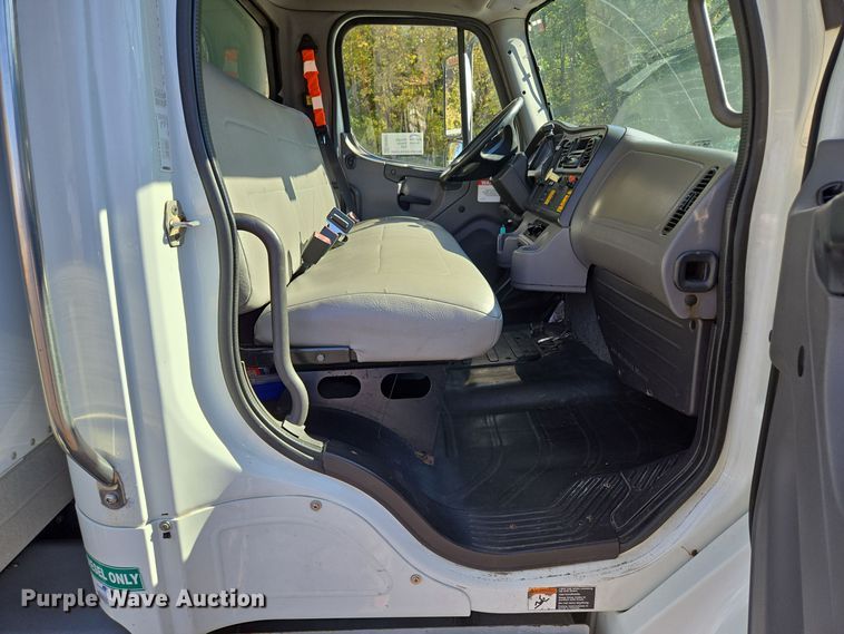 image for item EE8667 2012 Freightliner  Business Class M2 box truck