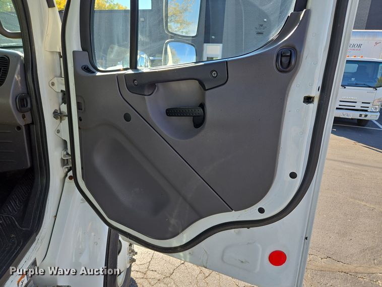 image for item EE8667 2012 Freightliner  Business Class M2 box truck