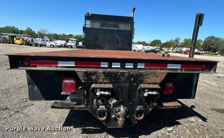 image for item EG1021 2004 Freightliner  Columbia flatbed truck