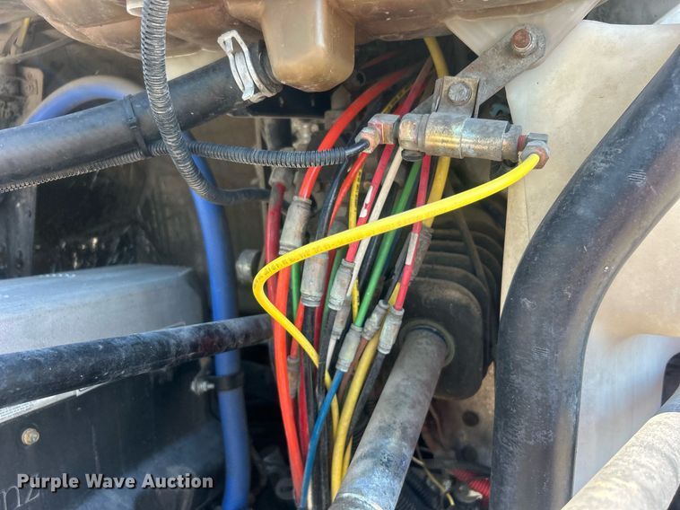 image for item EG1021 2004 Freightliner  Columbia flatbed truck