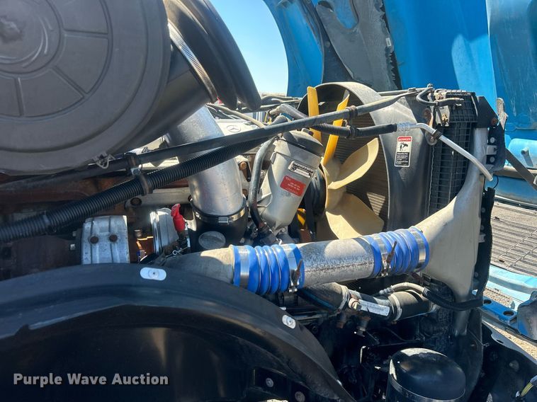 image for item EG1021 2004 Freightliner  Columbia flatbed truck