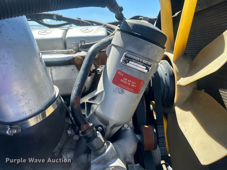 image for item EG1021 2004 Freightliner  Columbia flatbed truck