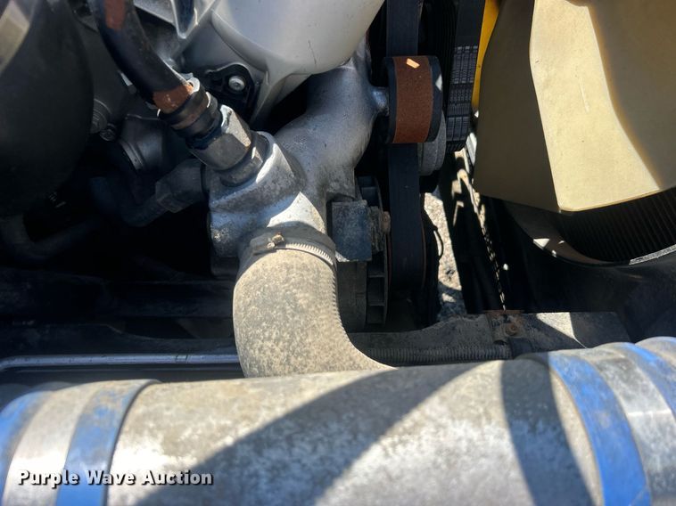 image for item EG1021 2004 Freightliner  Columbia flatbed truck