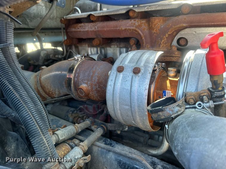 image for item EG1021 2004 Freightliner  Columbia flatbed truck