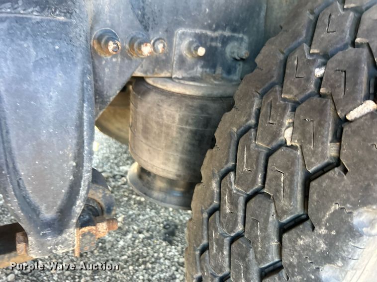 image for item EG1021 2004 Freightliner  Columbia flatbed truck