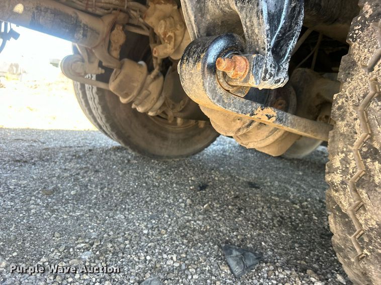 image for item EG1021 2004 Freightliner  Columbia flatbed truck