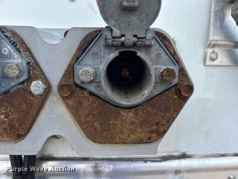 image for item EG1518 2013 Utility Trailer Mfg.  Co VS2DX dry van trailer