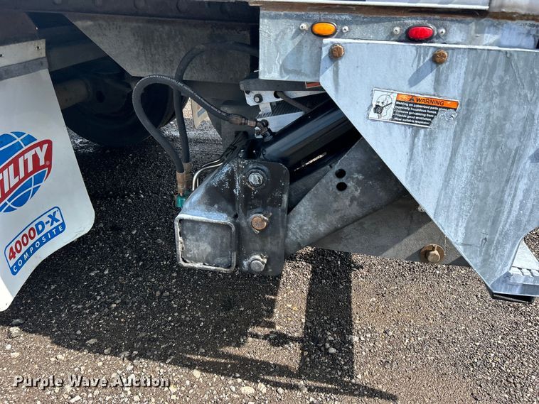 image for item EG1518 2013 Utility Trailer Mfg.  Co VS2DX dry van trailer