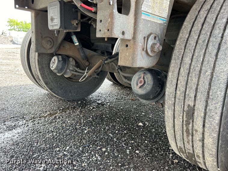 image for item EG1518 2013 Utility Trailer Mfg.  Co VS2DX dry van trailer