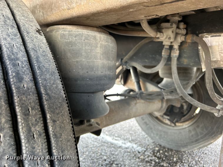 image for item EG1518 2013 Utility Trailer Mfg.  Co VS2DX dry van trailer