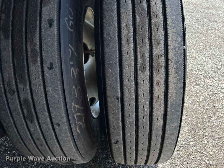 image for item EG1518 2013 Utility Trailer Mfg.  Co VS2DX dry van trailer