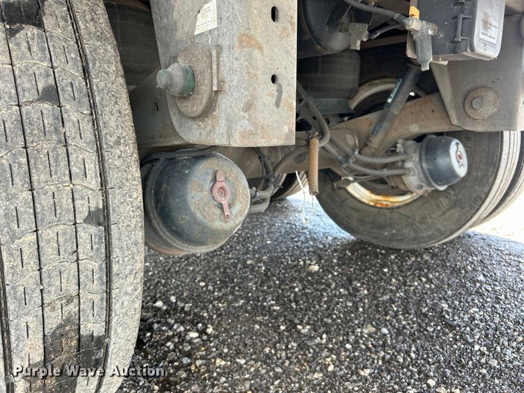 image for item EG1518 2013 Utility Trailer Mfg.  Co VS2DX dry van trailer