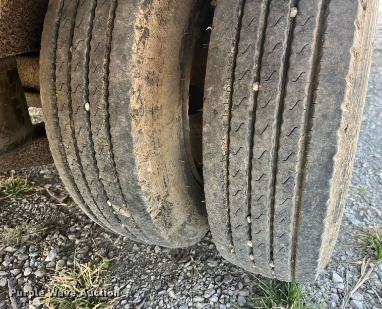 image for item EH2872 1995 Wabash dry van trailer