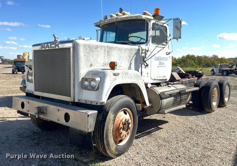 image for item EH2873 1980 MACK RWS766LST semi truck