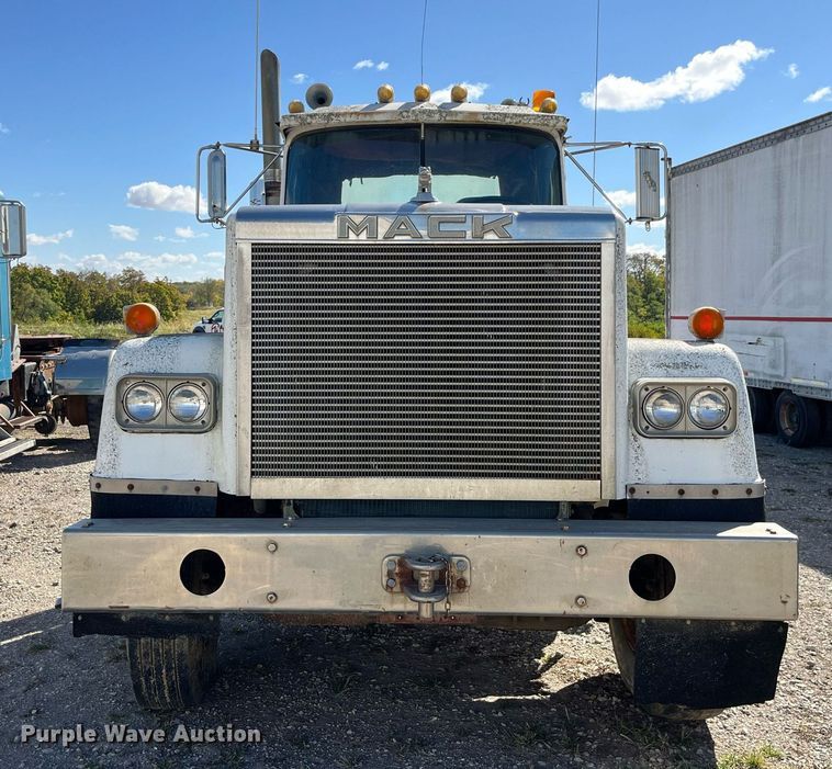 image for item EH2873 1980 MACK RWS766LST semi truck