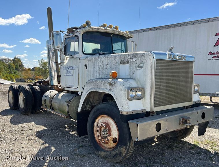 image for item EH2873 1980 MACK RWS766LST semi truck