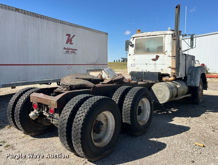 image for item EH2873 1980 MACK RWS766LST semi truck