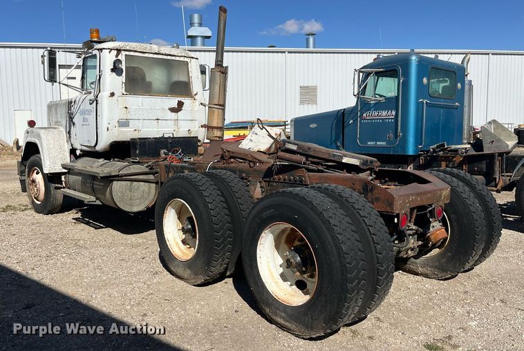 image for item EH2873 1980 MACK RWS766LST semi truck