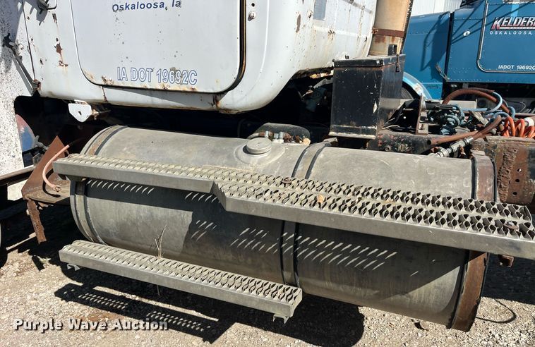 image for item EH2873 1980 MACK RWS766LST semi truck