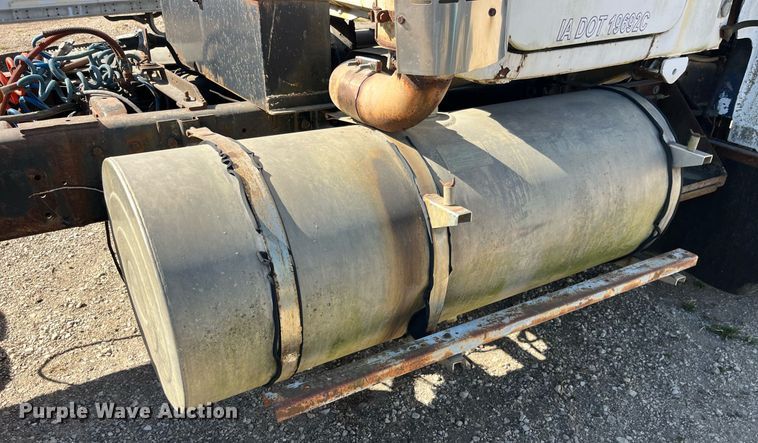 image for item EH2873 1980 MACK RWS766LST semi truck