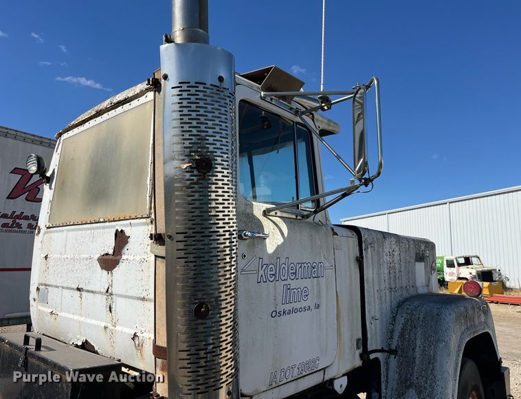 image for item EH2873 1980 MACK RWS766LST semi truck