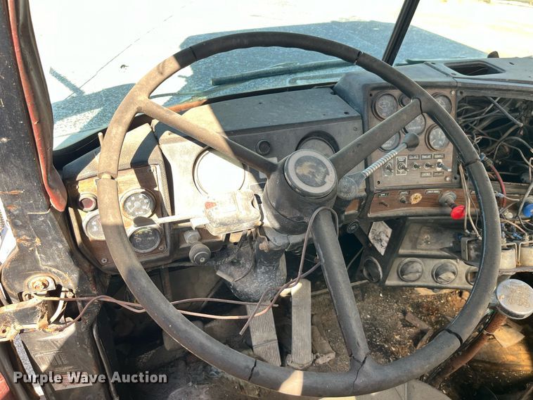 image for item EH2873 1980 MACK RWS766LST semi truck