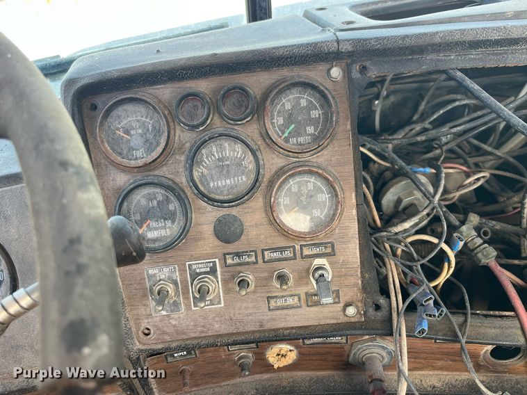 image for item EH2873 1980 MACK RWS766LST semi truck