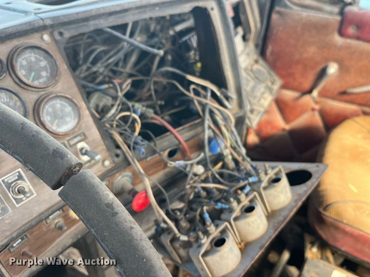 image for item EH2873 1980 MACK RWS766LST semi truck