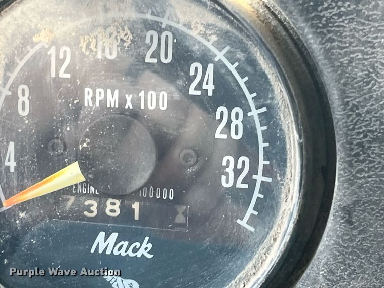 image for item EH2873 1980 MACK RWS766LST semi truck