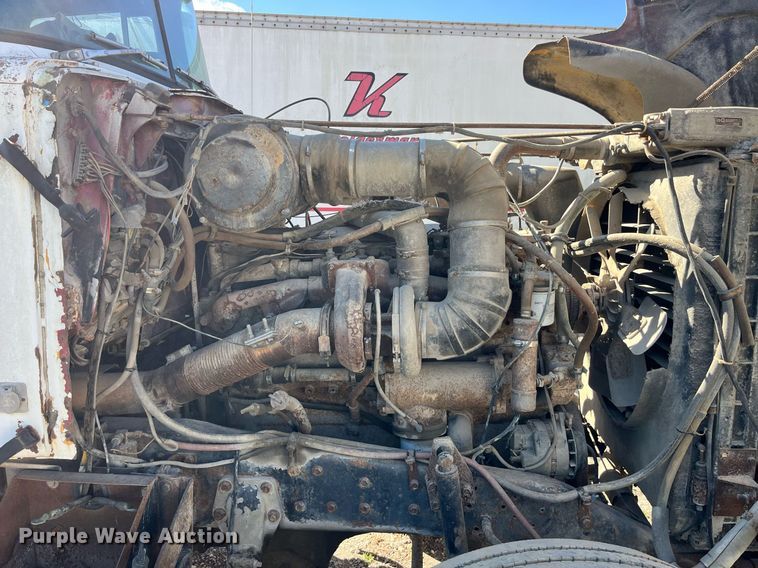 image for item EH2873 1980 MACK RWS766LST semi truck