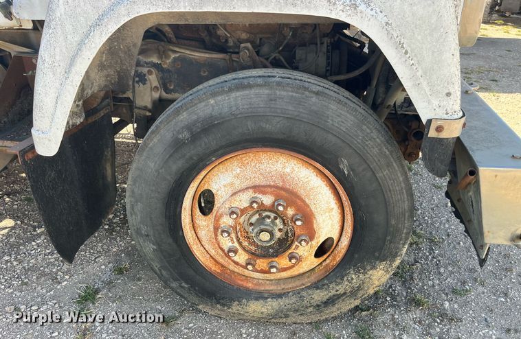 image for item EH2873 1980 MACK RWS766LST semi truck