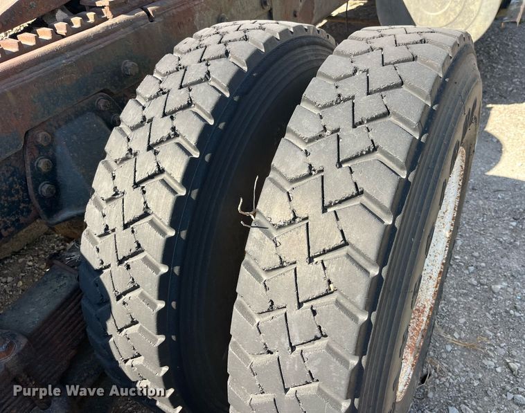 image for item EH2873 1980 MACK RWS766LST semi truck