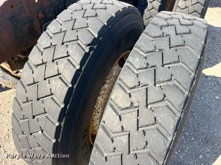 image for item EH2873 1980 MACK RWS766LST semi truck