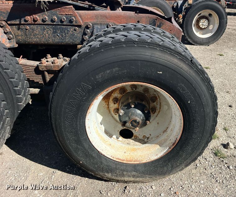 image for item EH2873 1980 MACK RWS766LST semi truck